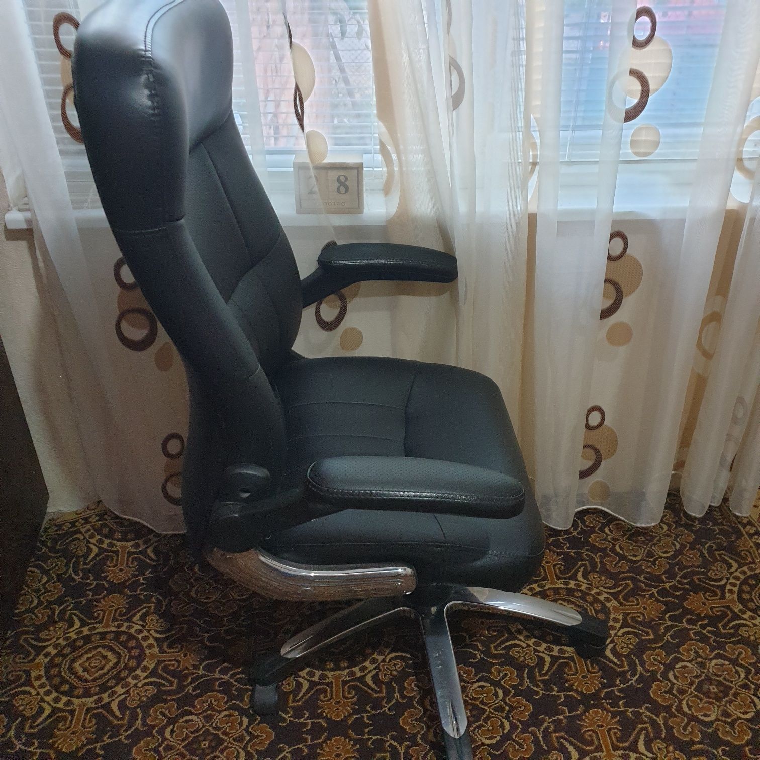 Въртящ Офис Стол