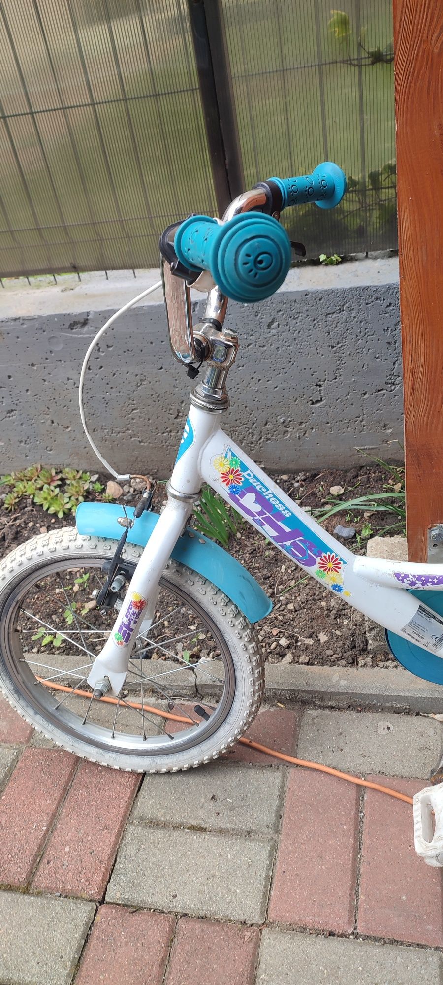 Vând bicicleta fetițe 16";5-7 ani