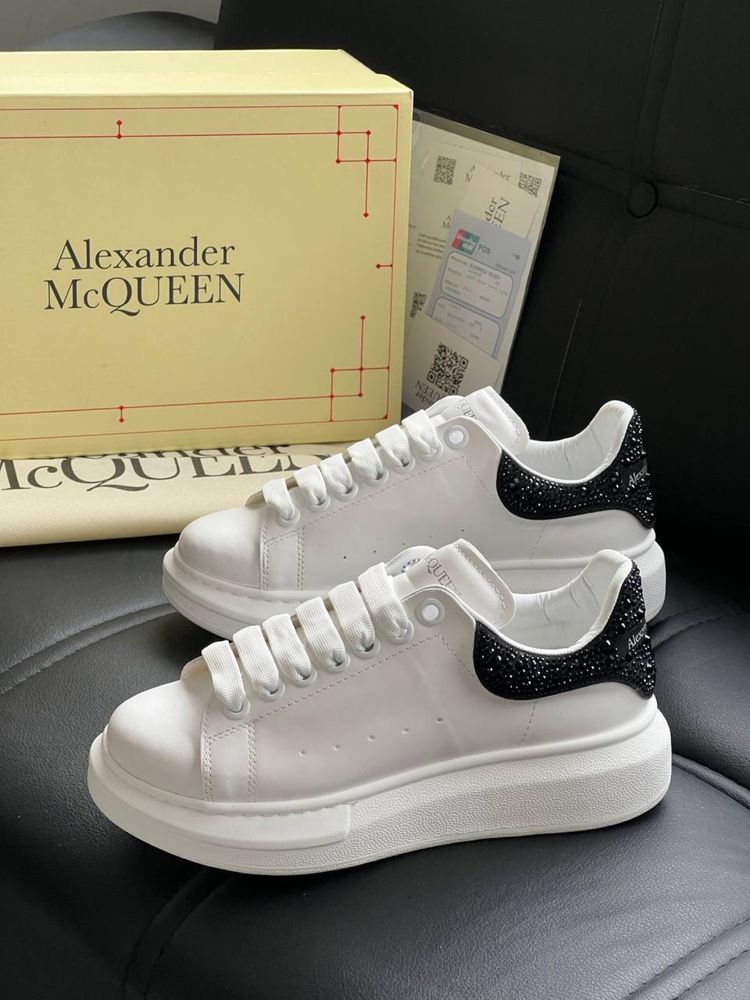 Adidasi Alexander Mcqueen noi!