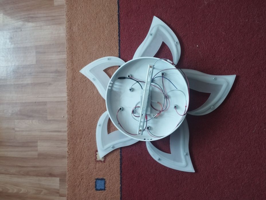 Продам диодную люстру