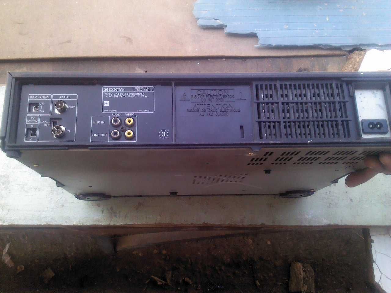 Видеомагнитафон.SONY. Corp.SLV - X37. Выпуск-80х.2Х Кассетный.SHARP.