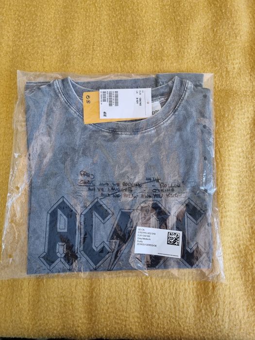 Тениска AC/DC Чисто нова H&M р-р 134-140 см.