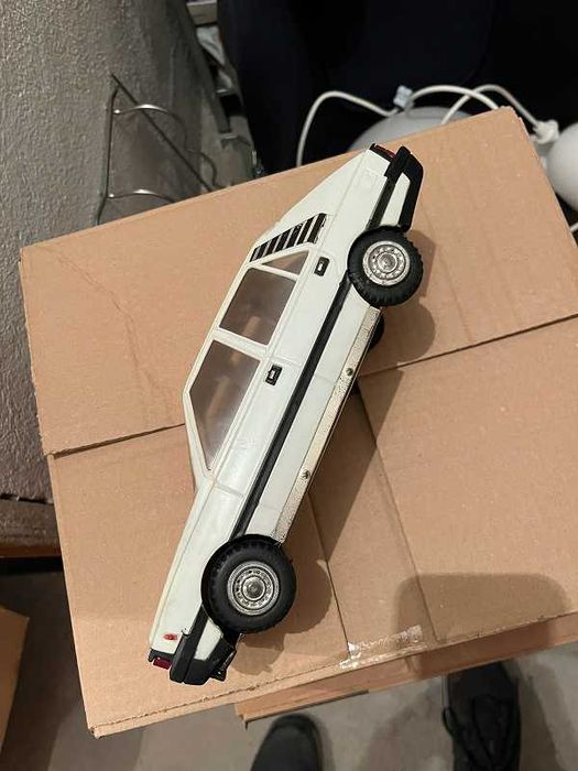 Много ретро метални играчки