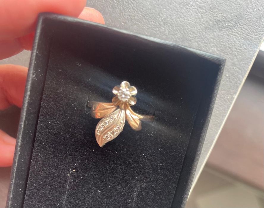 Золотое кольцо с бриллиантами