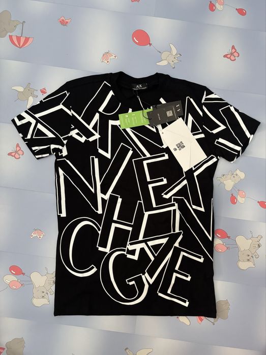 Tricou negru, NOU cu etichetă – 96% bumbac, 4% lycra.