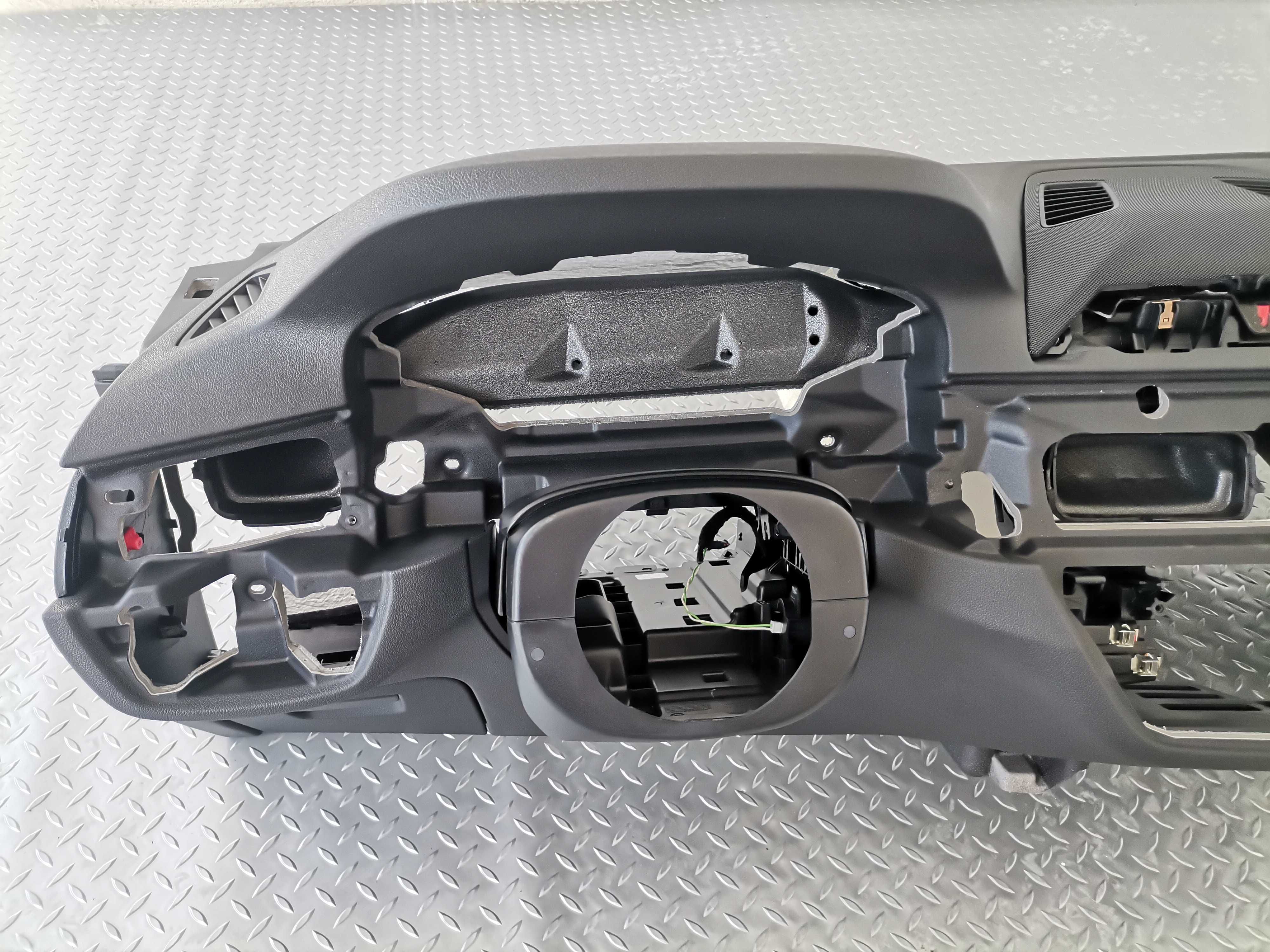 Ново Табло BMW 5 G30 G31 G38 Lci без HUD Черно гума