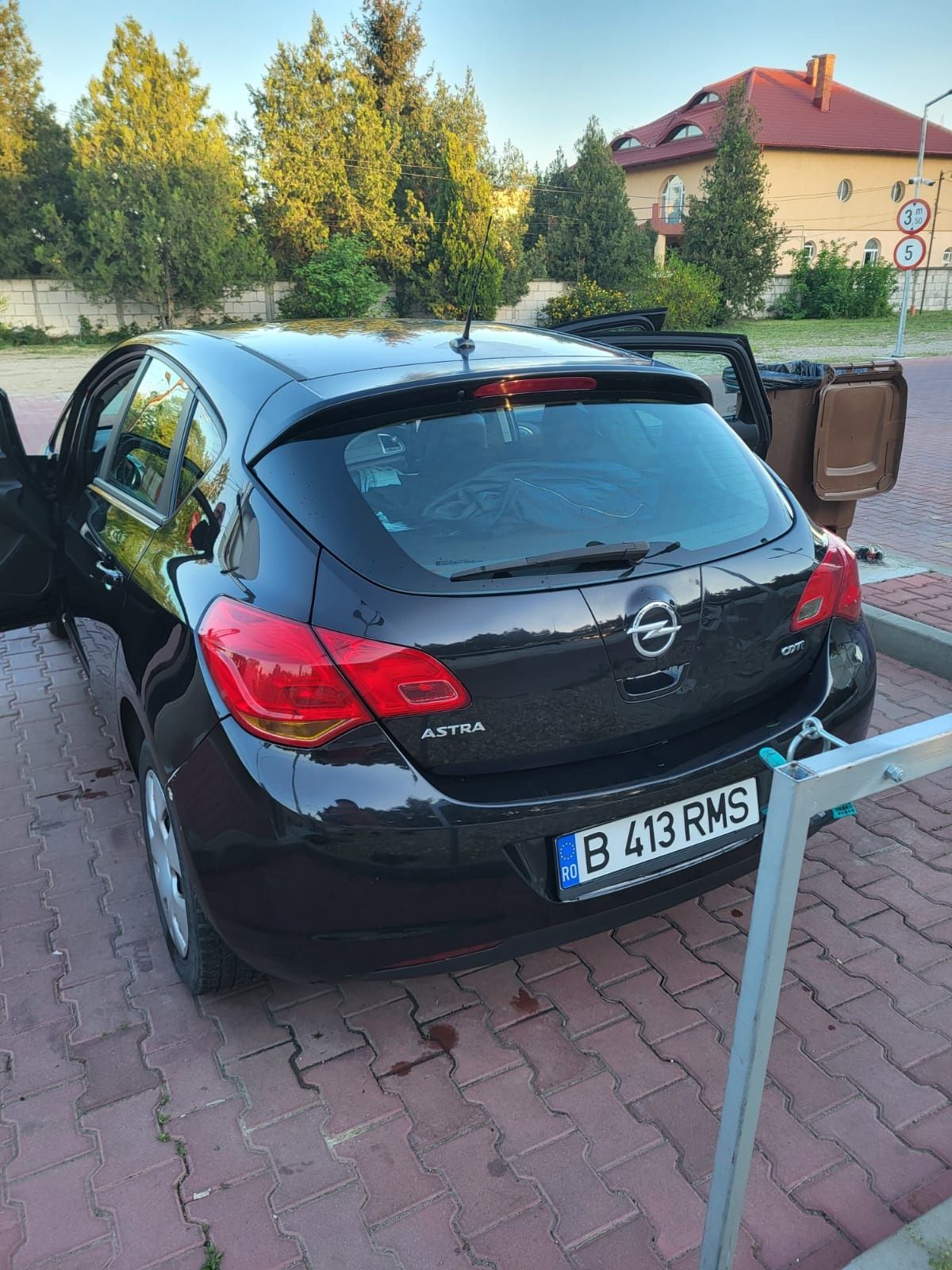 Vând opel astra j