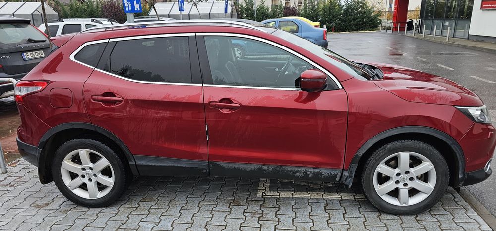 Qashqai J11 tekna full options rosu