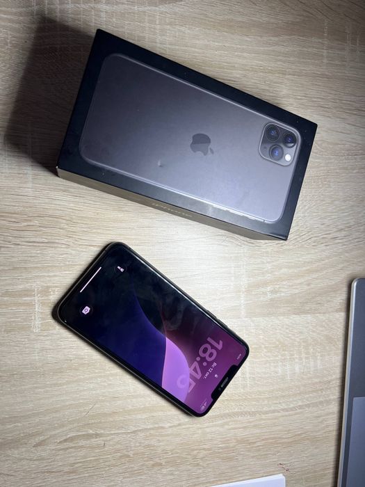 iphone 11 pro max без ремонта( живая)