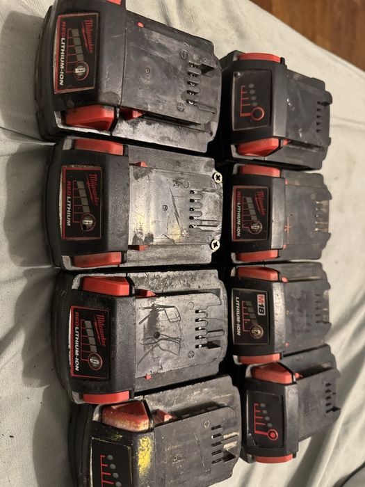 Vand acumulatori milwaukee reconditionati noi