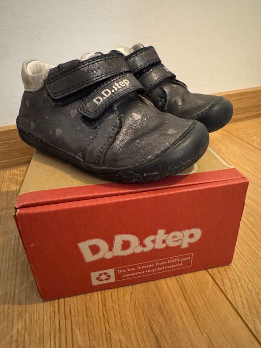 D. D. Step обувки 24 и 23 момиче