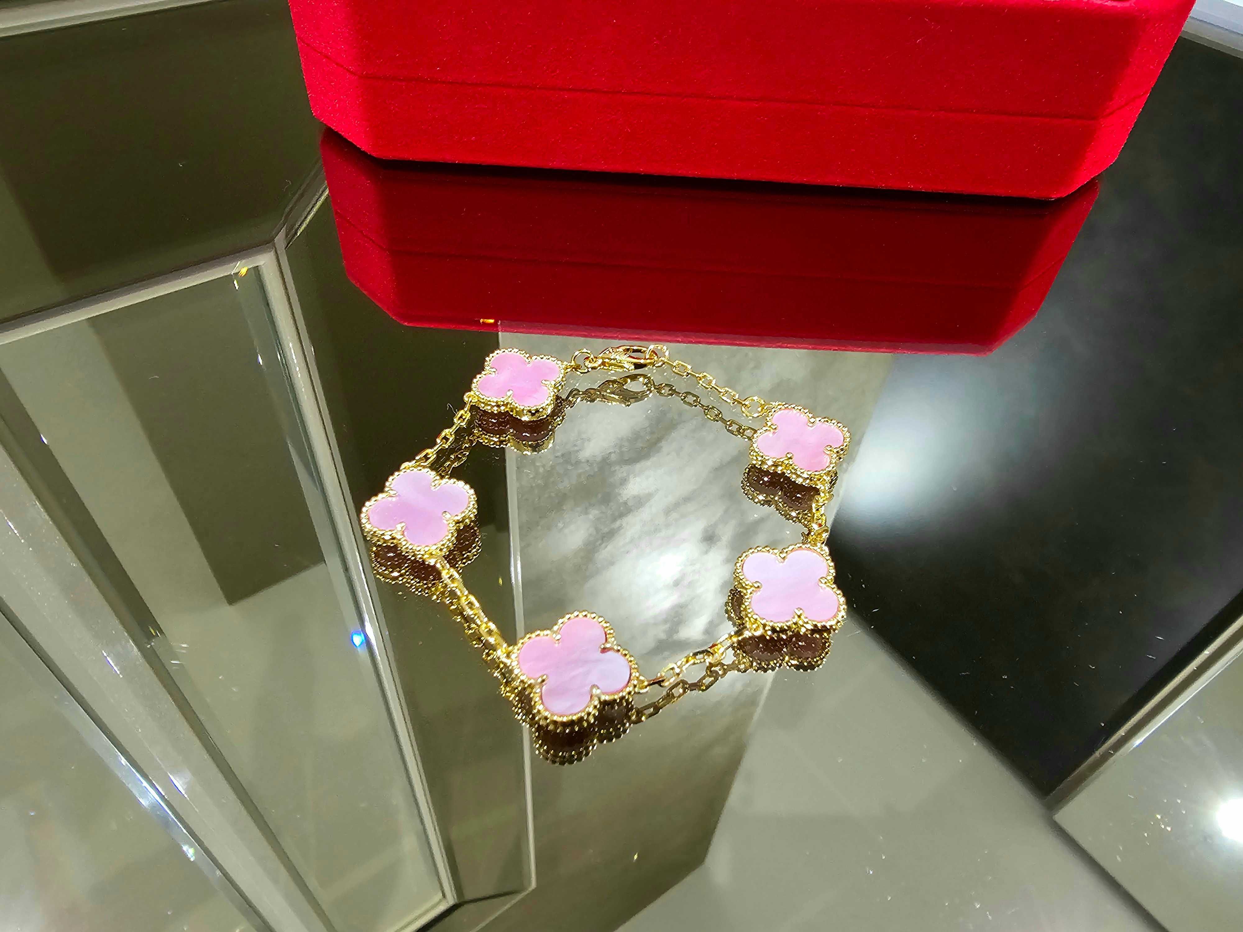 Van Cleef & Arpels VCA Gold Pink Opal 5 Motifs Alhambra Дамска Гривна