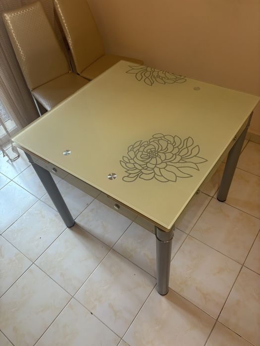 Продам стол стеклянный