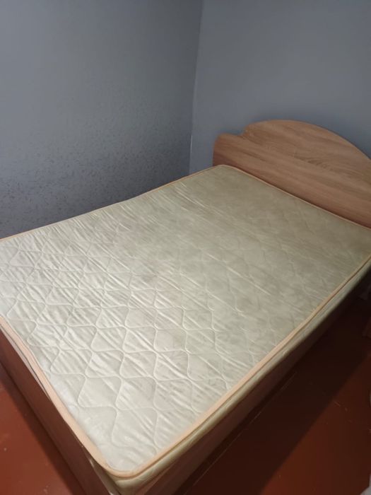 Продам двухспальную кровать