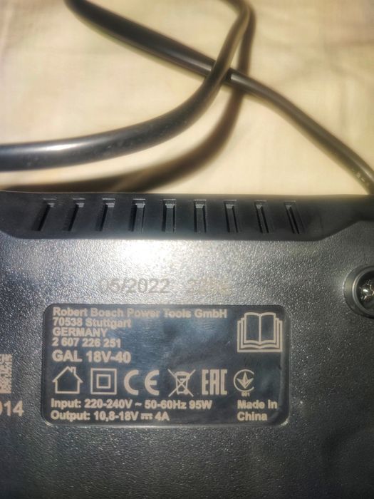 Set Bosch Profesional 18V – Baterie 4Ah + Încărcător GAL 18V-40