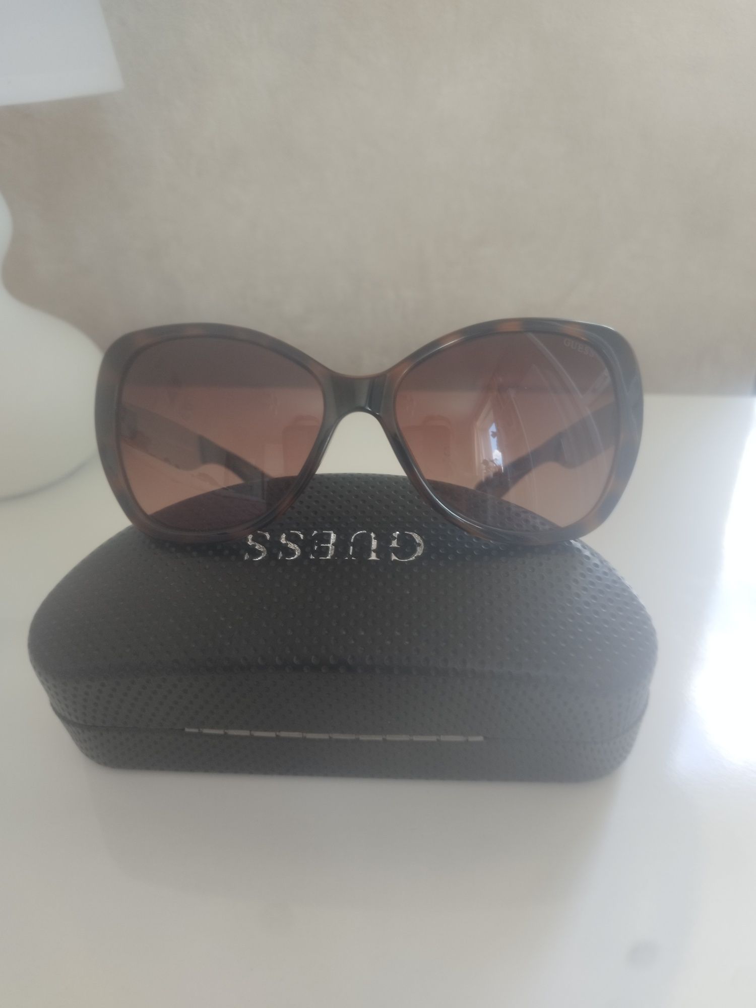 Слънчеви очила Guess