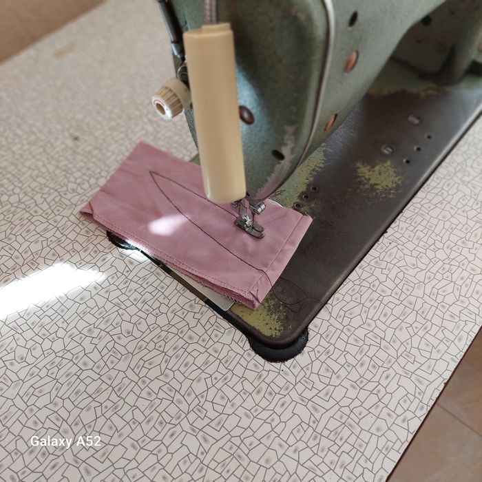 Профeсионална шевна машина