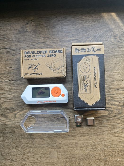 Комплект Flipper Zero + видеоуроци на български език