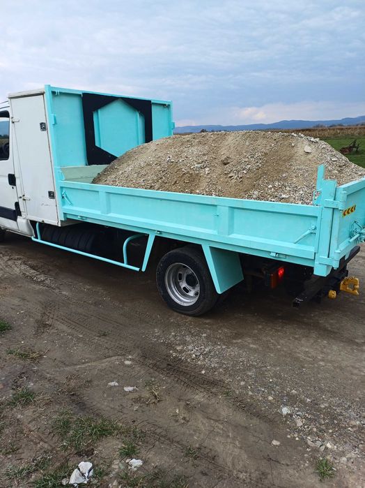 Transport nisip balastru sorturi cu autobasculanta  3.5 T