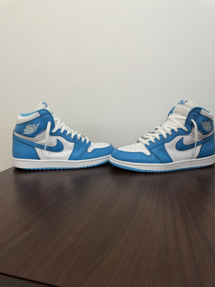 Jordan 1 UNC marimea 44 doua perechi de sireturi