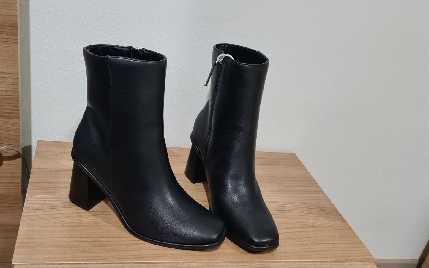 Botine negre C&A