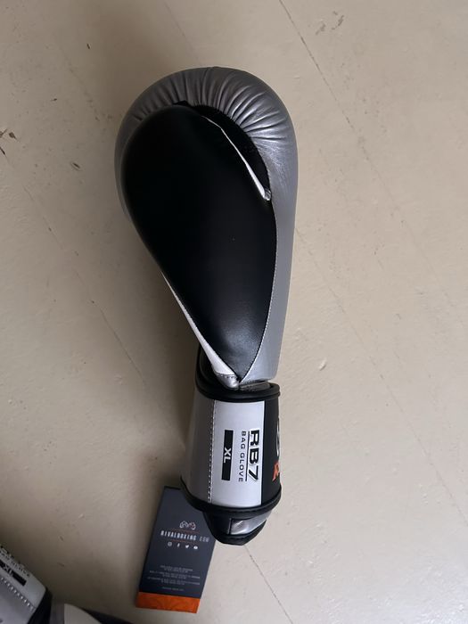 Rival RB7 Fitness Plus Bag черни/сребърни боксови ръкавици