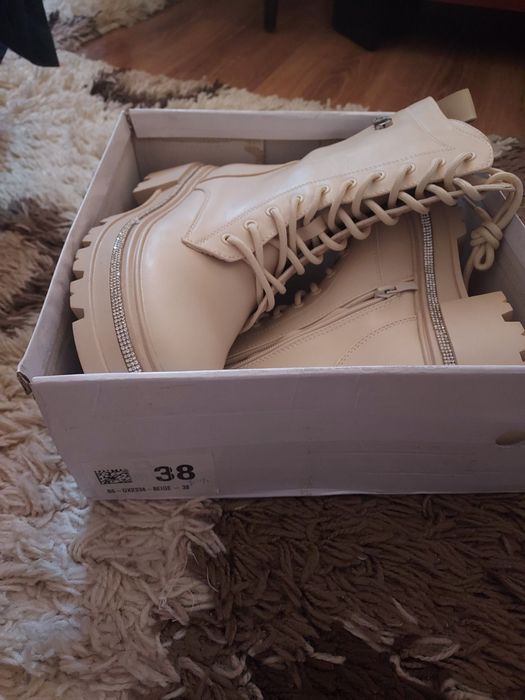 Ghete noi  fără eticheta