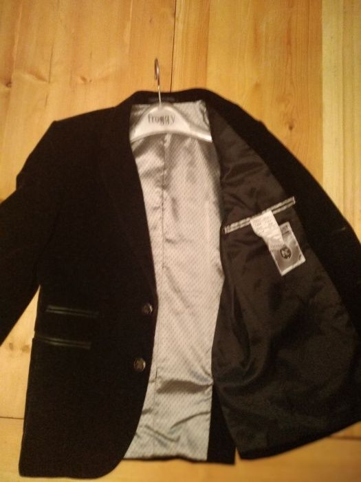 Велюровый пиджак"Incossi"(Turkey) мальчиковый черного цвета(10-11 лет)