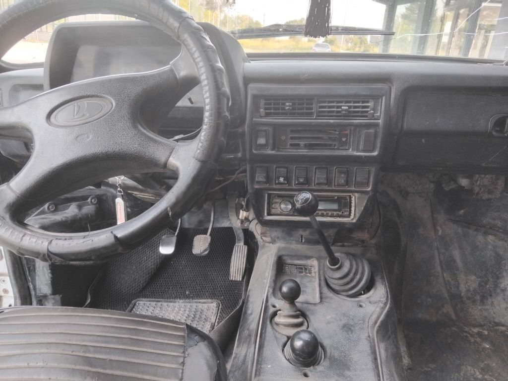 Niva 4x4 sotiladi  holati a‘lo Yili 2015