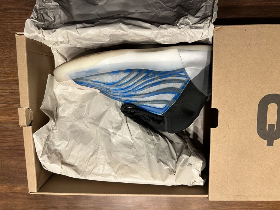Yeezy QNTM Frozen Blue, 42