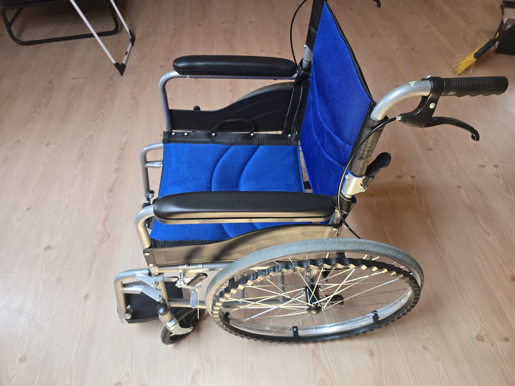 Cărucior persoane cu dizabilități