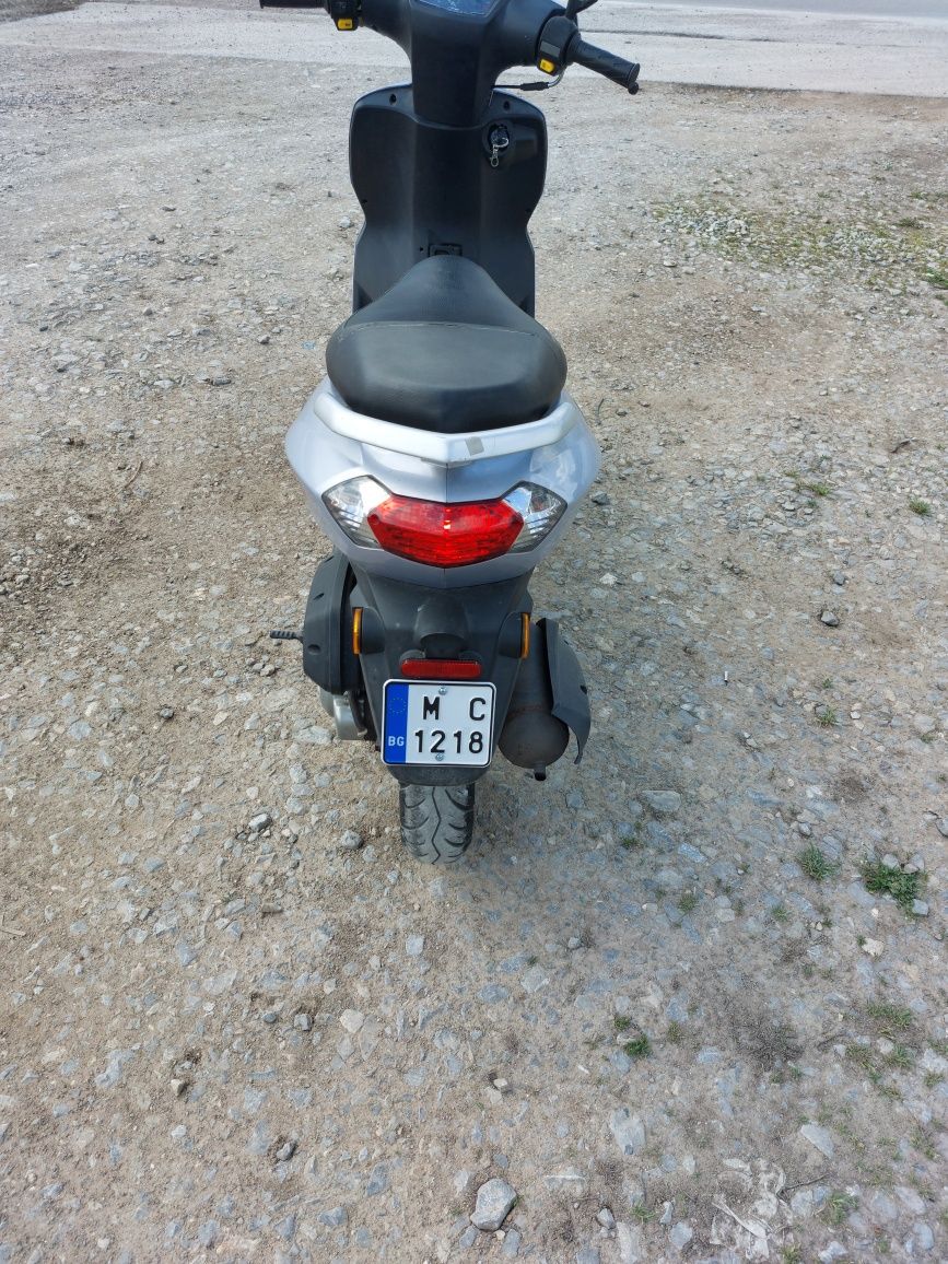 Продавам скутер PEUGEOT Kisbee 50 кубика