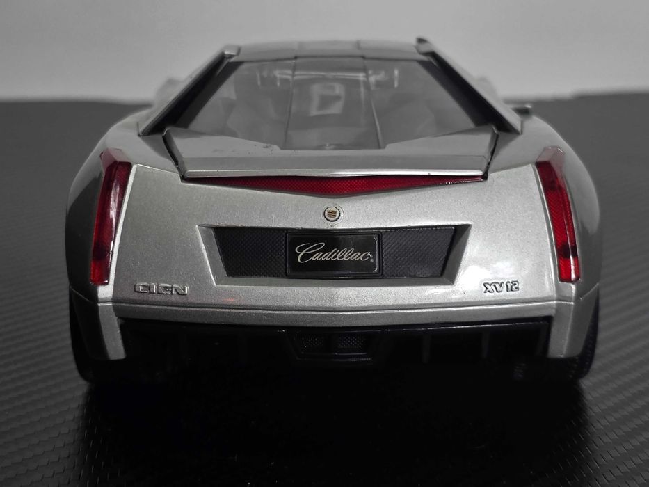Macheta Auto 1/18 Hotwheels Cadillac Cien
