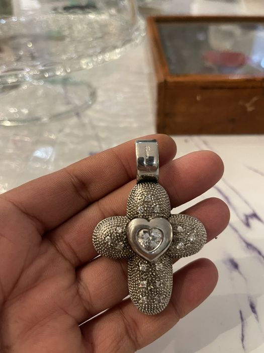 Cruce superbă din argint