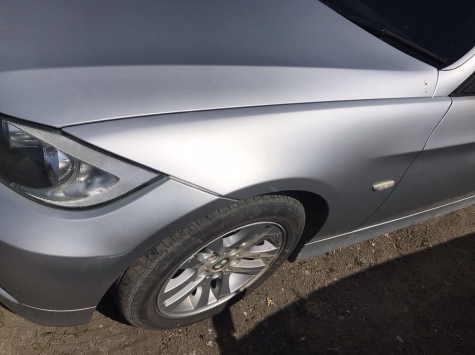 Vând bara fata, aripi, faruri, trager, capota bmw e90, e91.