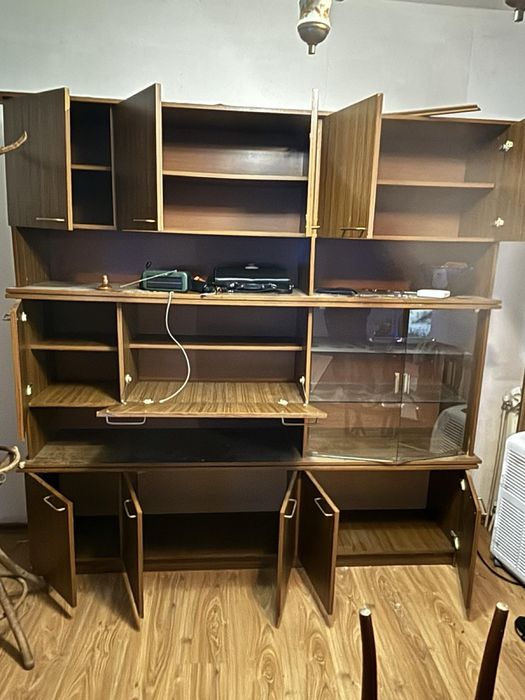 Секця в отлично състояние от три части