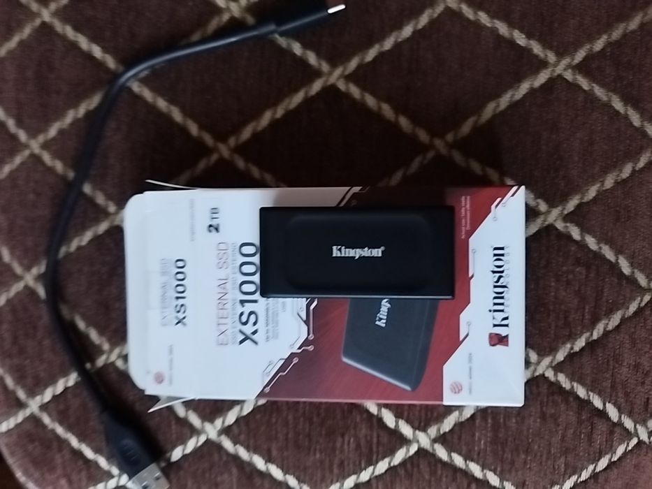 Vând URGENT ssd extern 2 TB Kingston