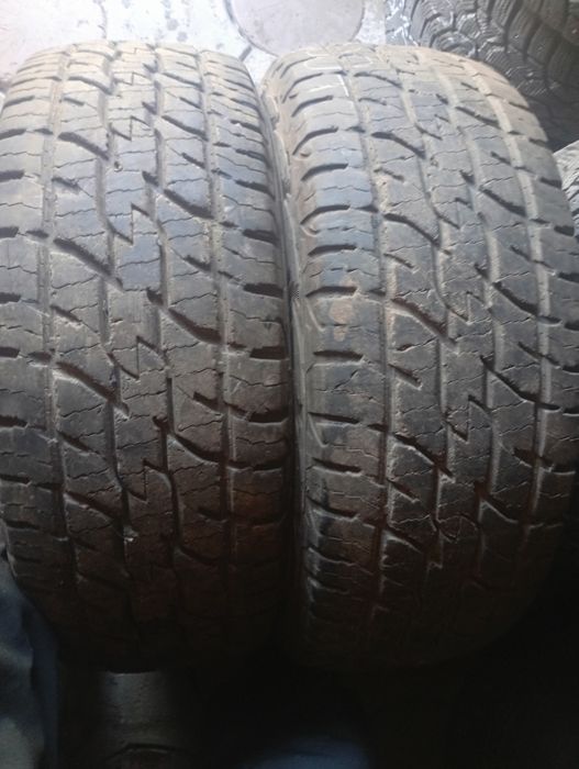 Продам две покрышки 215/65 r16.