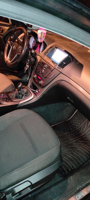 Vând Opel Insignia