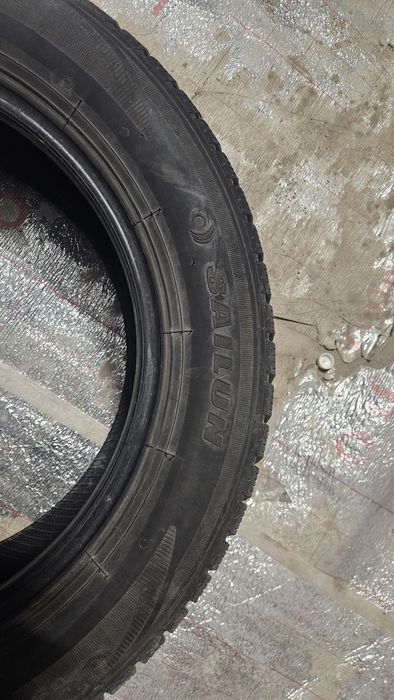 Зимние шины почти новый один сезон ездил