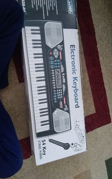 синтезатор  Electronic keyboard