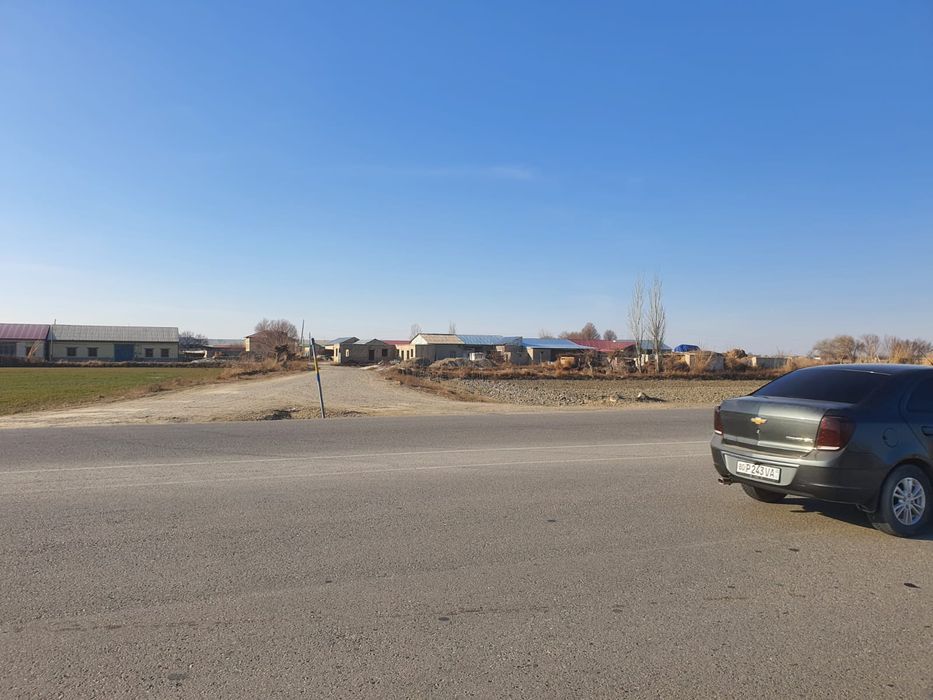 Uchastka yangi trassa yoqasida