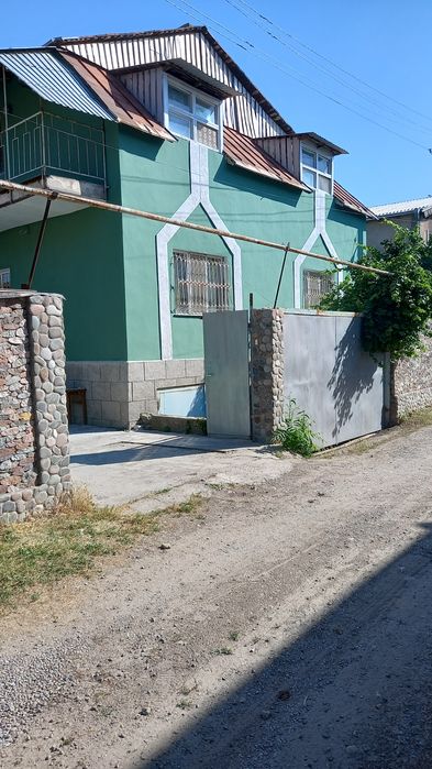 Подаётся дом. Рядом с парком " Янги Ташкент". На берегу Чирчика.