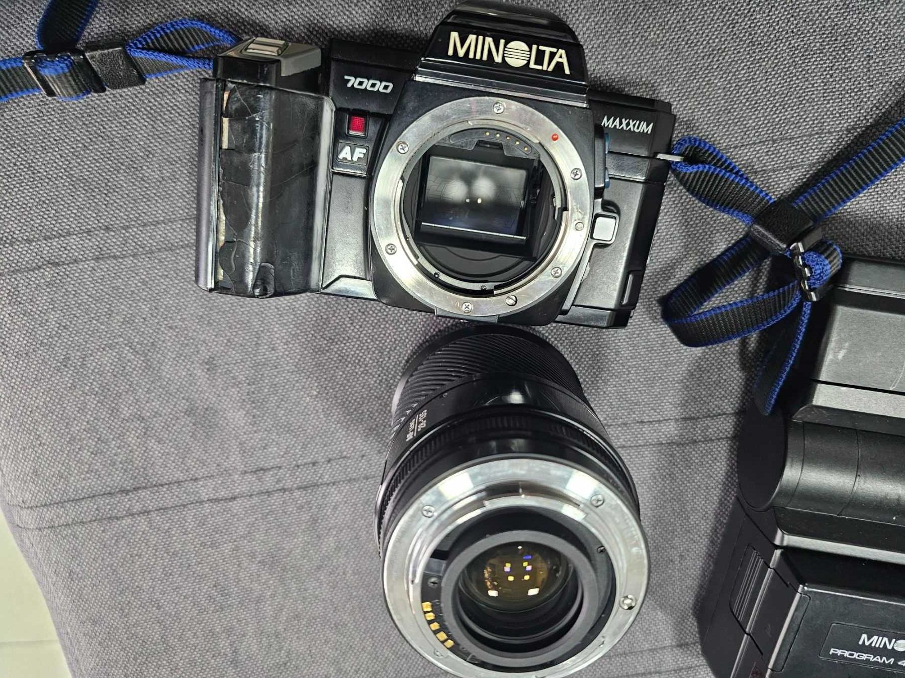 Фотоапарат Minolta 7000 + обектив 28-135 AF и светкавица