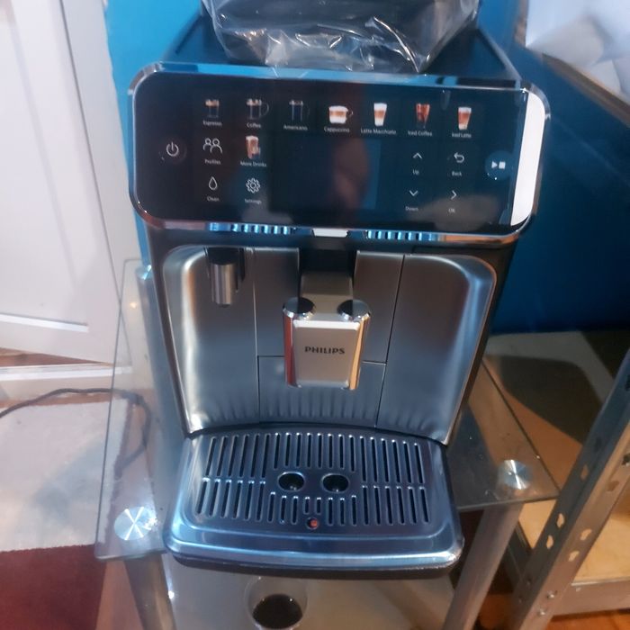 Espressor automat Philips LatteGo Seria 5500  nouu