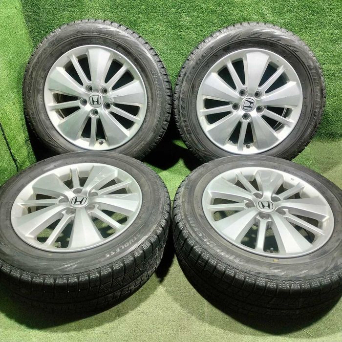 Продам Зимние шины Brigestoune 215/60 R17 с дисками Honda оригинал