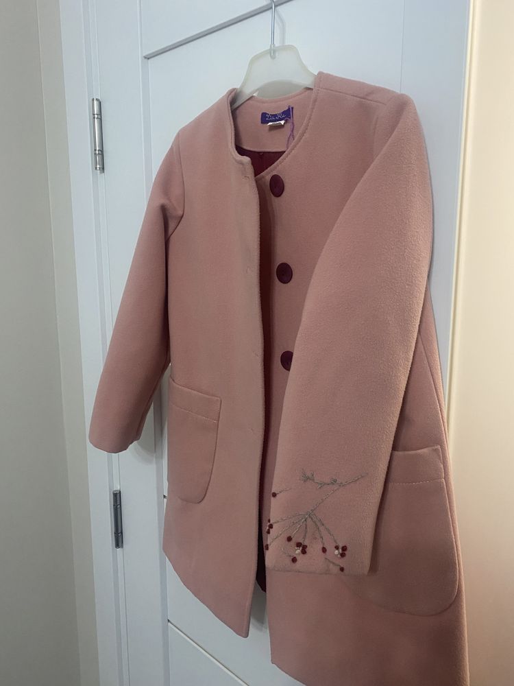 Palton Elegant ca Nou ,roz mărimea 6-7 ani