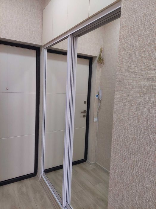 Шкаф с раздвижными зеркальными дверями бу