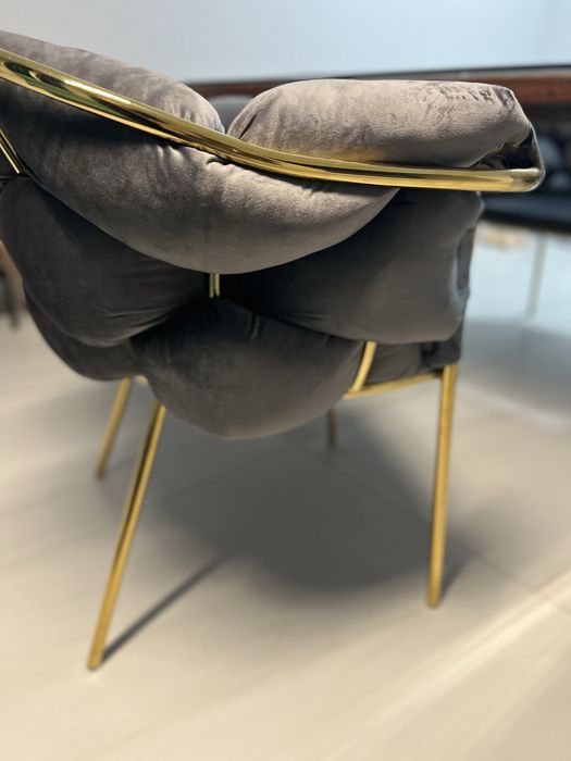 Vând scaun modern gri/auriu