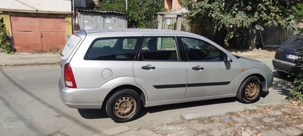 Форд фокус 2000 год, 1,6 бензин, 346000км, без ръжда, ford focus